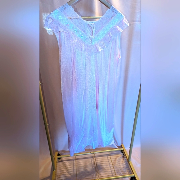 Vintage Frilly Pink Nightgown - Picture 2 of 10